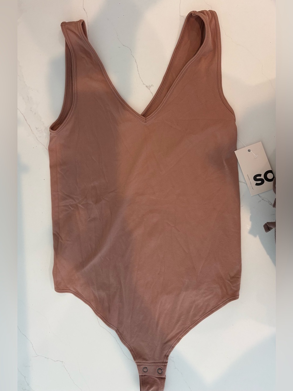 Women’s Sz M NWT Sleeveless V-Neck Bodysuit in Mauve